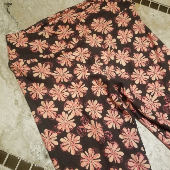 Lularoe floral leggings one size/ fits small - Picture 2 of 3